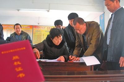 把小產(chǎn)權房改造成租賃公寓是個疏導的方案