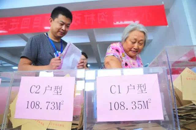 那么無疑將為小產(chǎn)權的流轉(zhuǎn)制造掩護