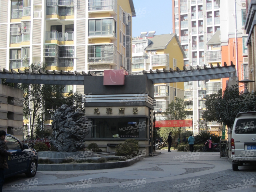 去年中考成績(jī)?nèi)信琶诤戏实恼婕賹W(xué)區(qū)房