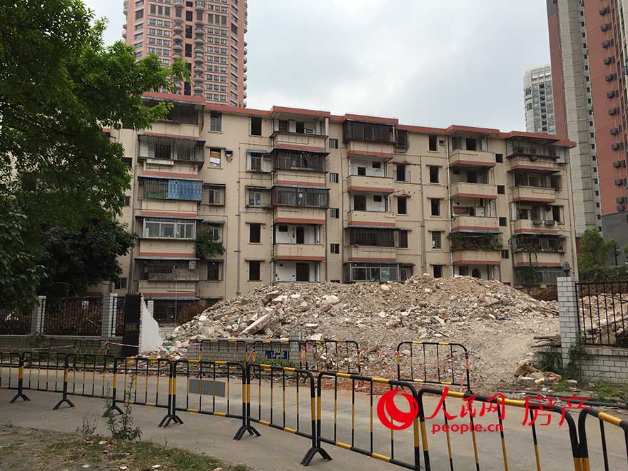 首先我們購買的是深圳市關外的回遷房指標