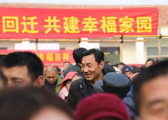 但在工作人員的現(xiàn)場疏導和公證處的見證下