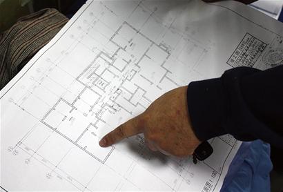 要到開(kāi)發(fā)商指定的面積測(cè)量站領(lǐng)取測(cè)繪表