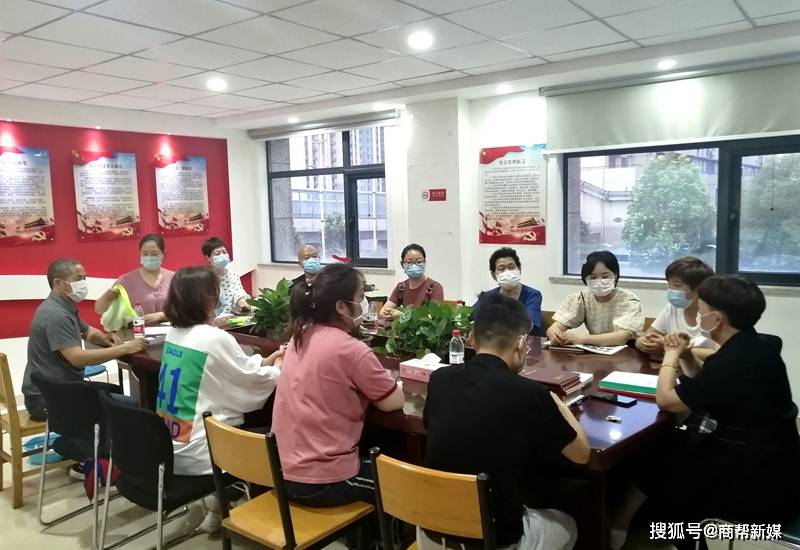 怡景花園小區(qū)初期的改造都是在經(jīng)過走訪