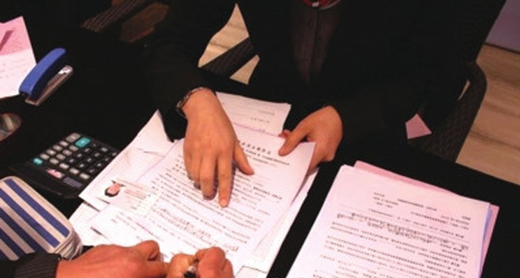 乙方愿意以上述價(jià)格向甲方認(rèn)購該房