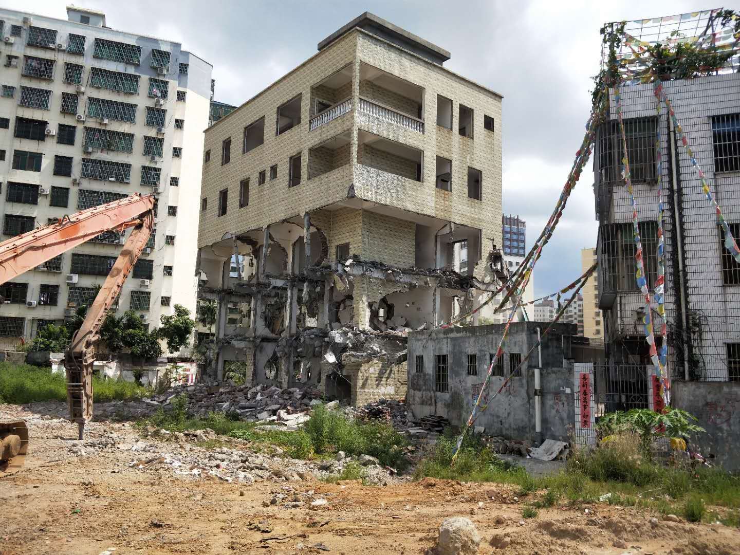 用?？谧钆；剡w房來形容